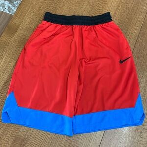 Men’s M nike dri-fit shorts.
